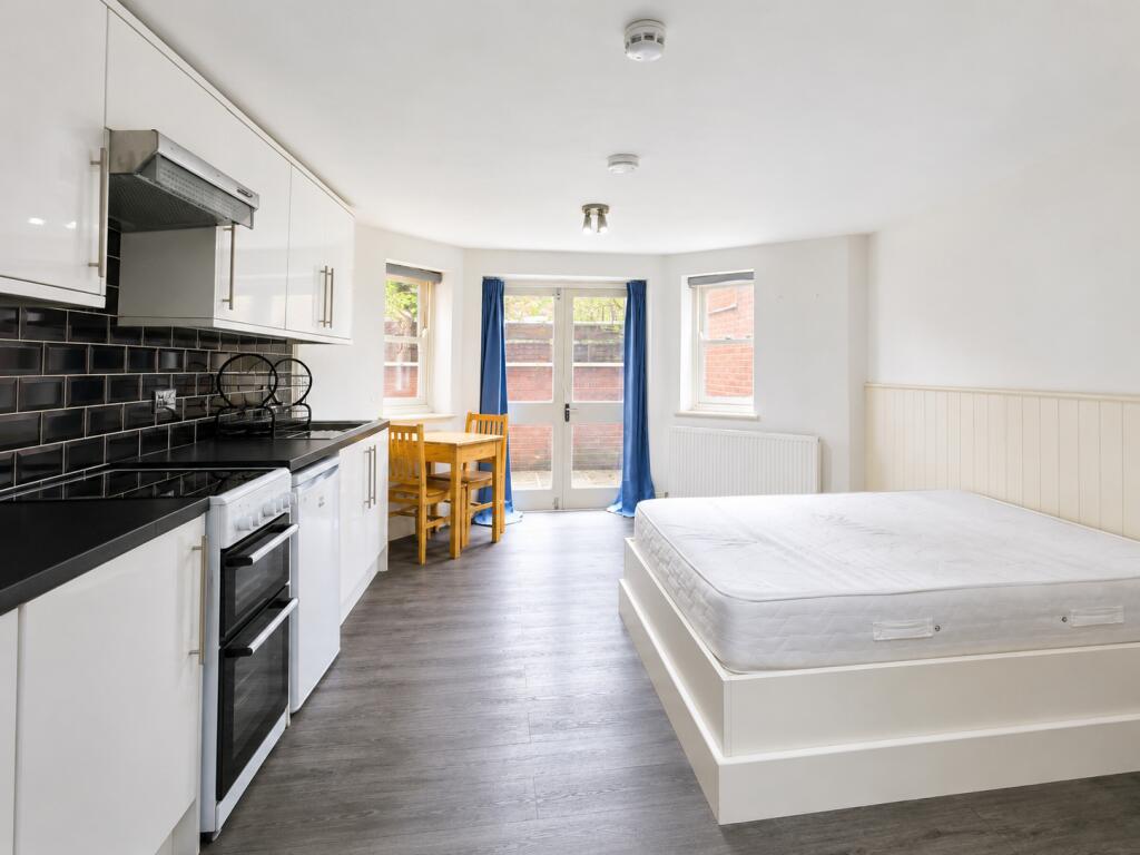 Studio flat for rent