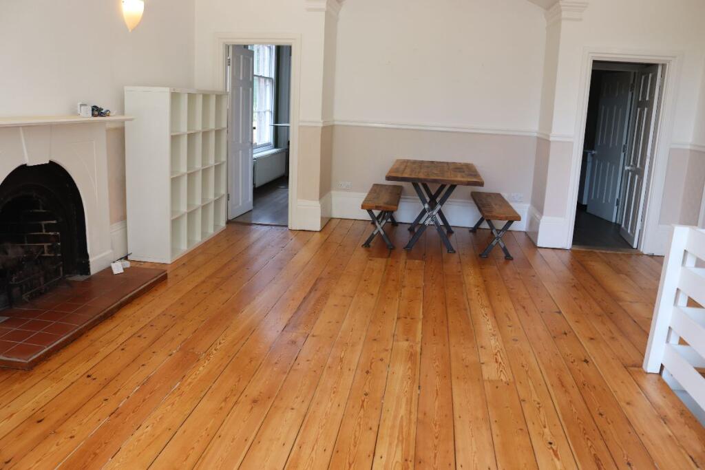 Apartment in Warwick, Royal Leamington Spa - View 4