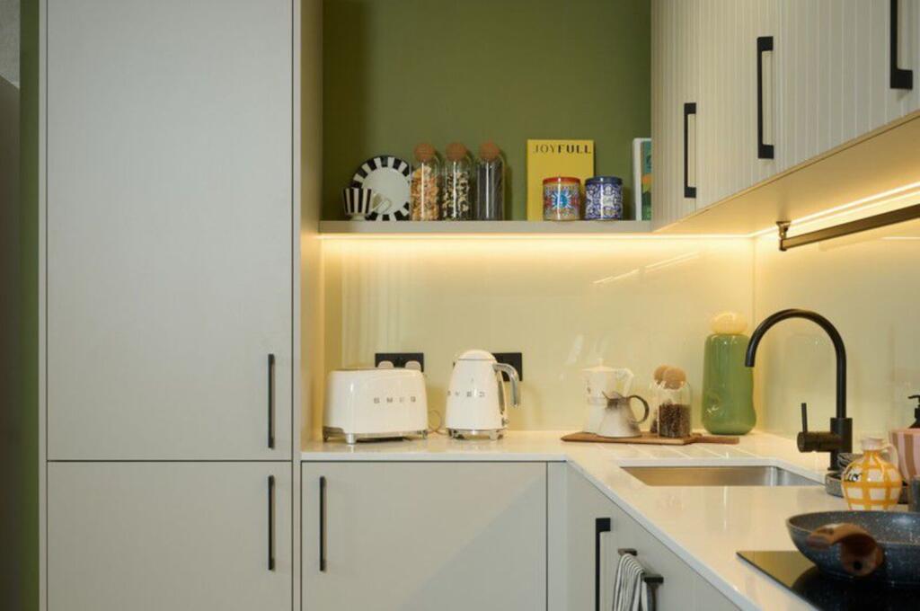 Apartment in Southall - View 4