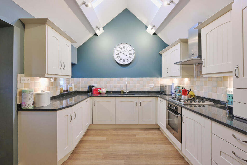 House in Oundle, North Northamptonshire - View 3