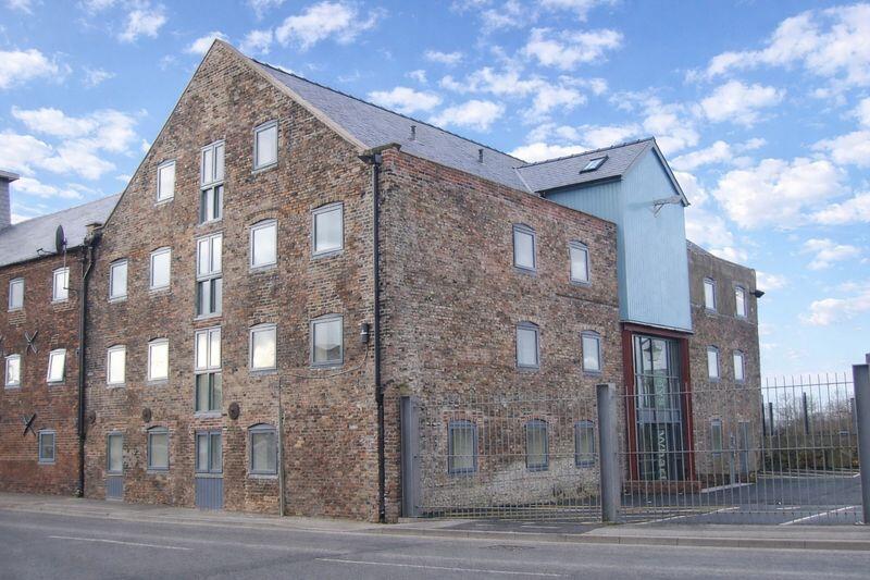 2-bed flat on Furleys Wharf,  Bridge Street, Gainsborough, DN21, £70,000