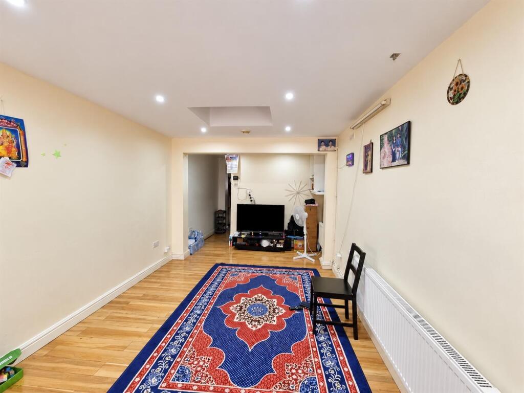 House in London - View 2