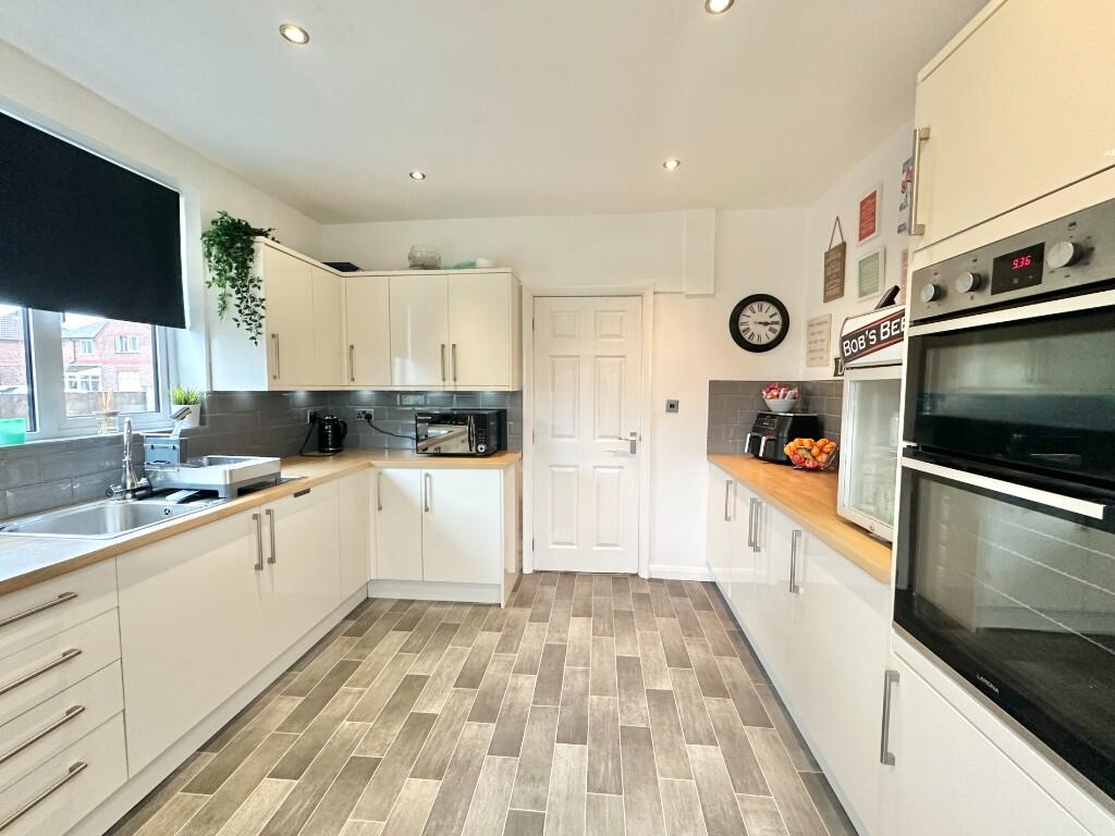 Lee Avenue, Altrincham, Greater Manchester, WA14 photo 3