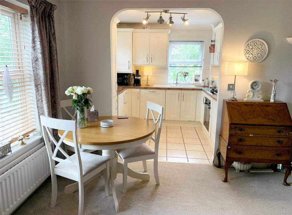 Apartment in Thatcham, West Berkshire - View 3