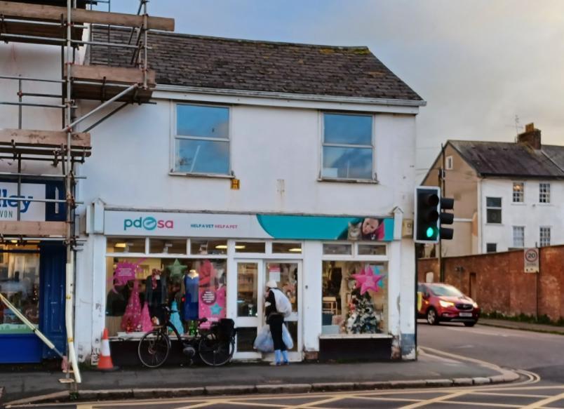 Main image of property: 32 Cowick Street, Exeter, Devon, EX4 1AL