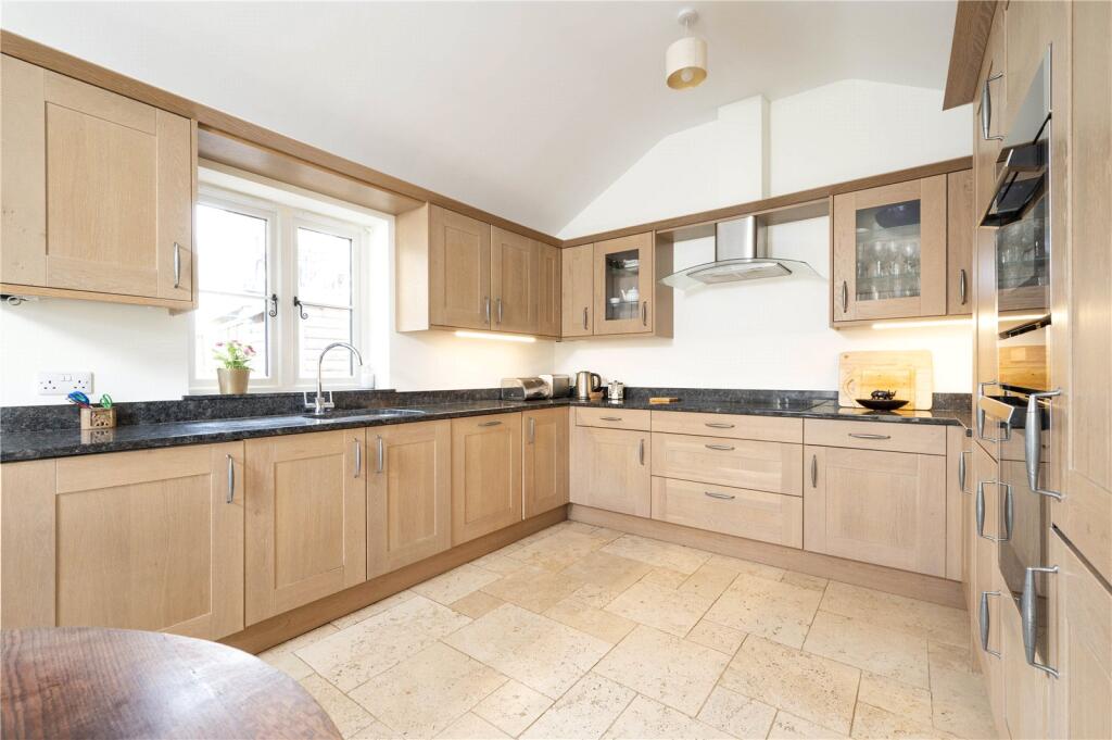 Huntington Courtyard, Sheep Street, Stow On The Wold, Gloucestershire, GL54 photo 4