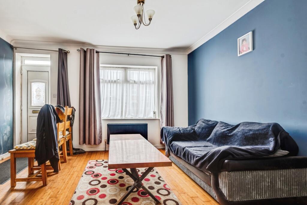 House in Swindon, Gorse Hill, Central Swindon North - View 4