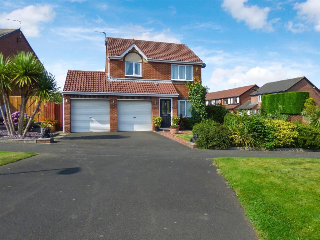 3-bed detached on Monks Wood, North Shields, £380,000