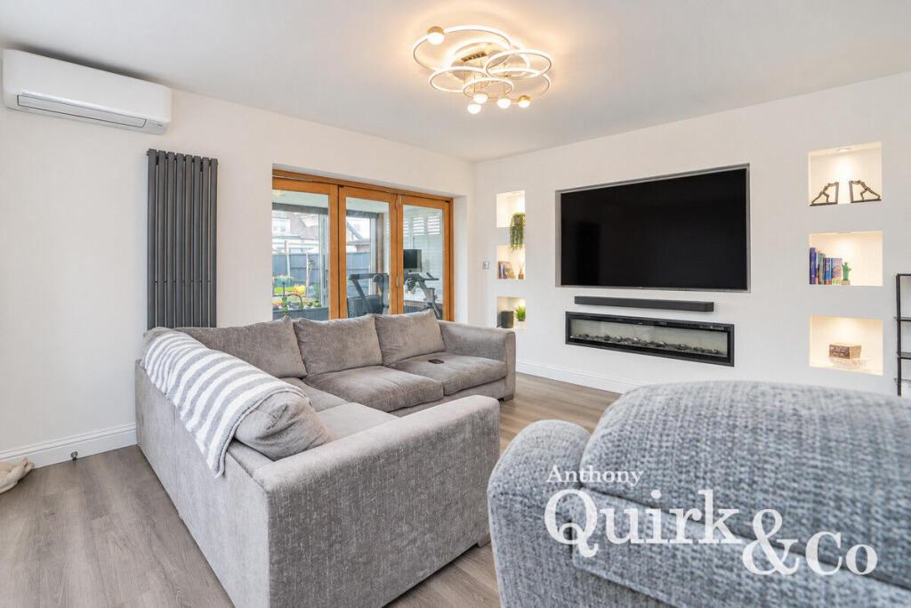 House in Castle Point, Canvey Island - View 5