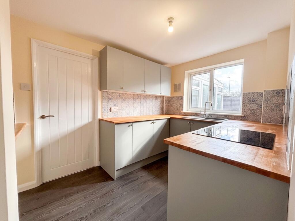 Victoria Close, Thornbury, BS35 photo 2