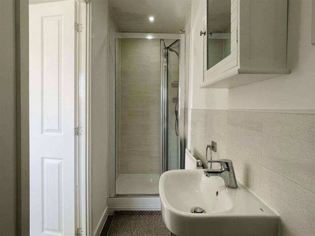 6 bedroom town house for rent