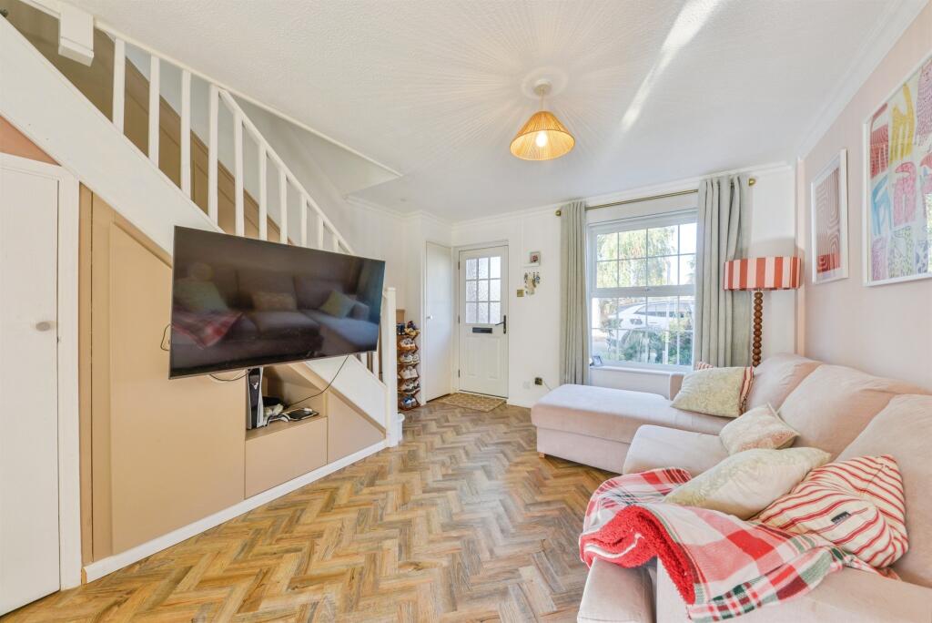 House in Welwyn Hatfield, Hertfordshire - View 3