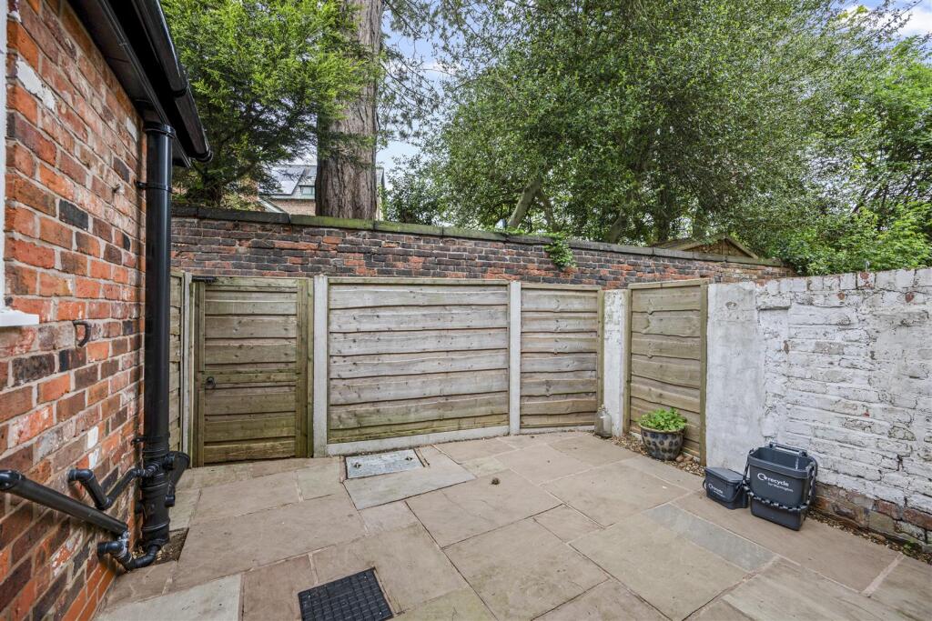 Arley Grove, Lymm photo 4
