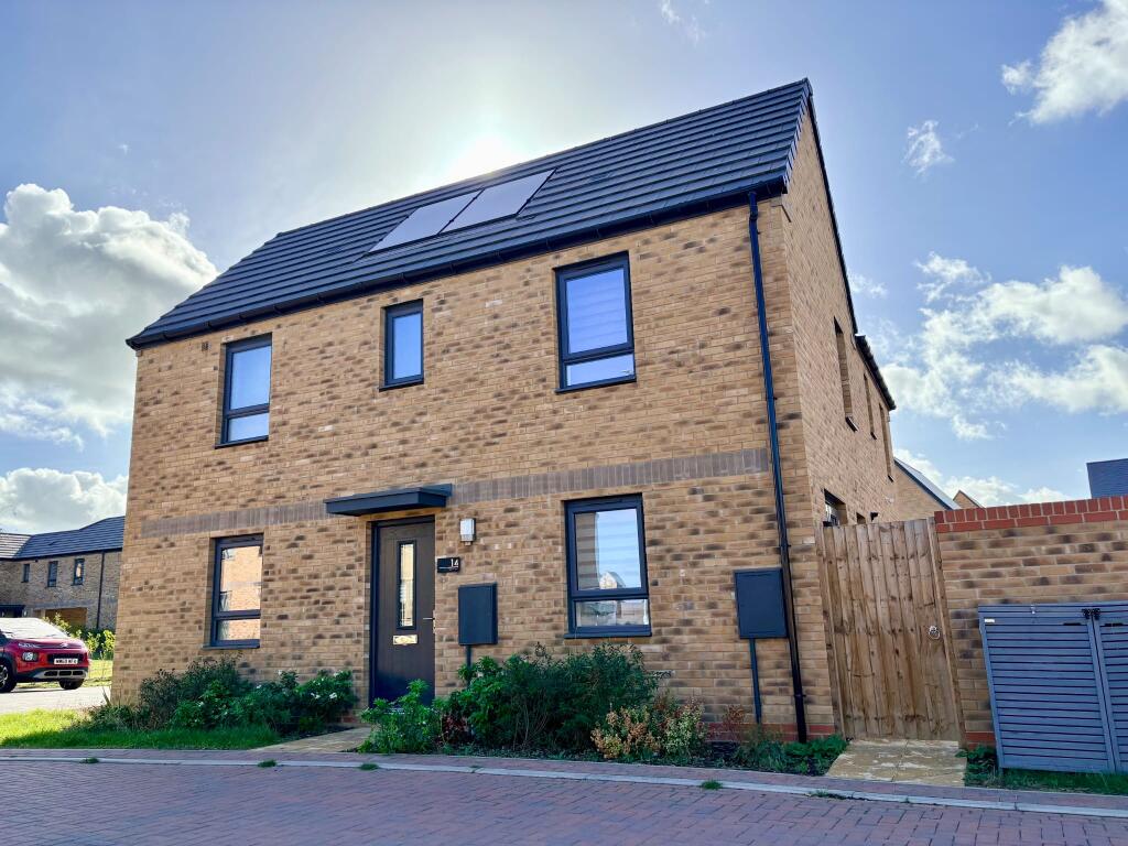 3-bed semi-detached on Sweet Gum Way, St. Neots, £350,000