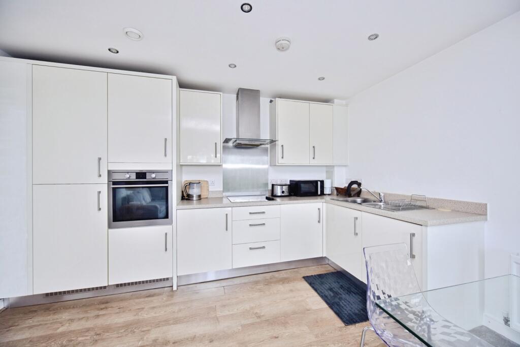 Apartment in Tonbridge and Malling, Kent - View 4