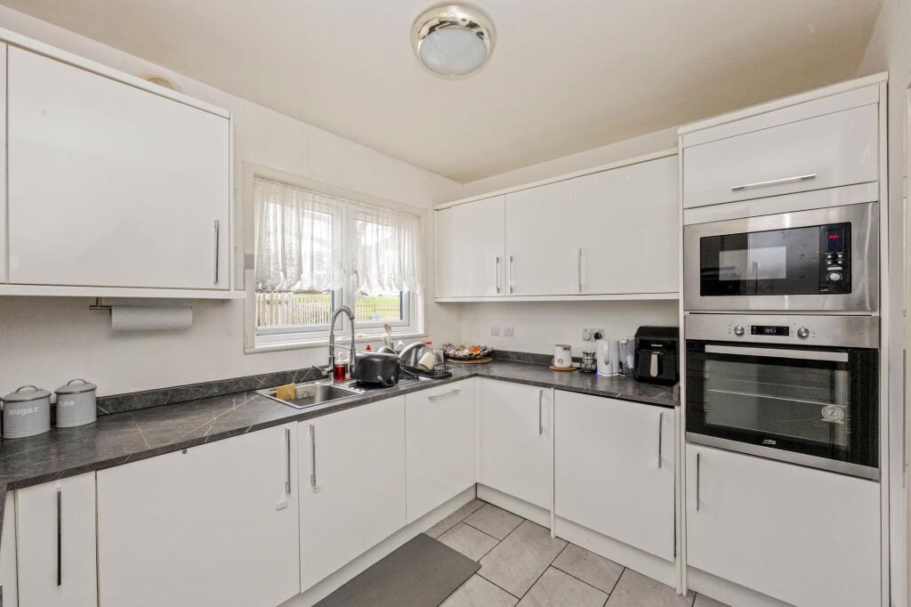 House in Crawley, Southgate - View 4