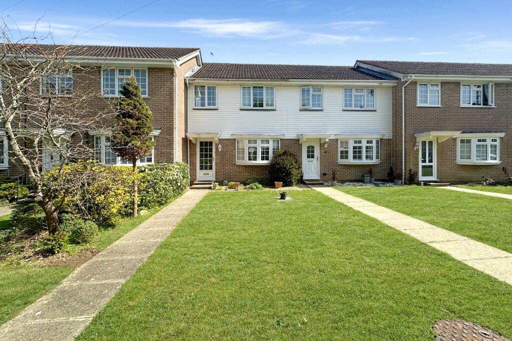 3-bed terraced on Tresillian Close, Walkford, Dorset. BH23 5QR, £325,000