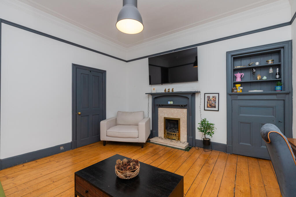 Apartment in Paisley, Renfrewshire - View 3