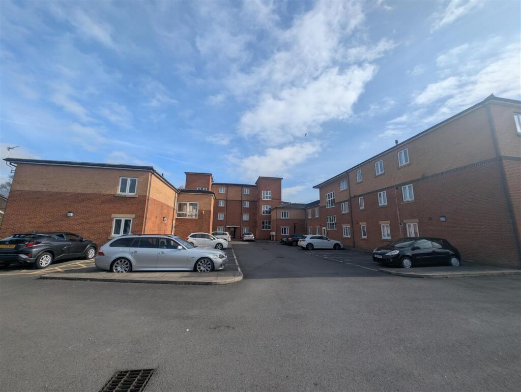Apartment in North Tyneside, North East - View 2