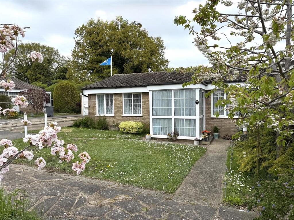2-bed semi-detached on Oxford Drive, Woodbridge, £335,000