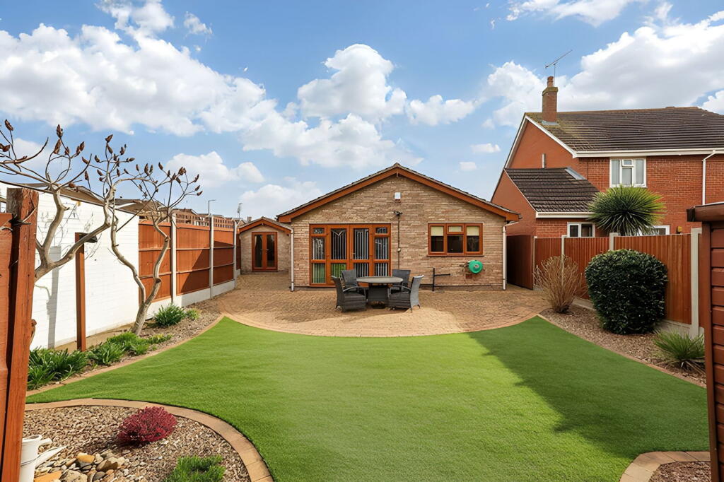 Marlborough Close, Grays, RM16 photo 4