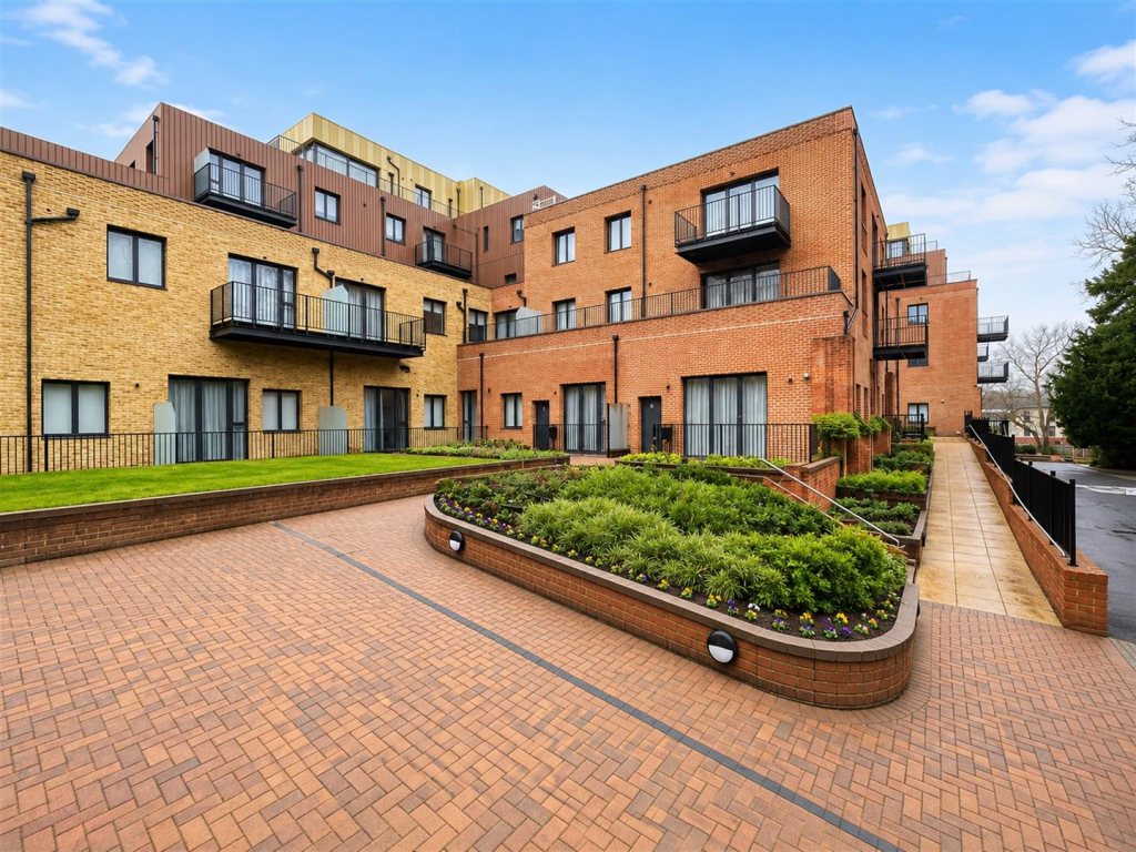 Main image of property: Farnborough Road, Farnborough