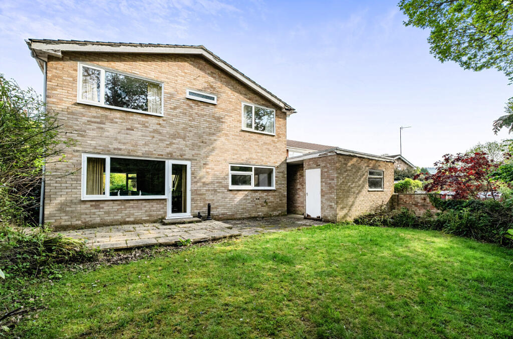House in Cheltenham, Ryeworth, Charlton Kings - More