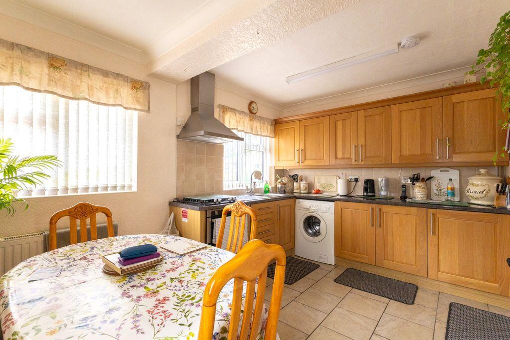 Croeswylan Crescent, Oswestry photo 4