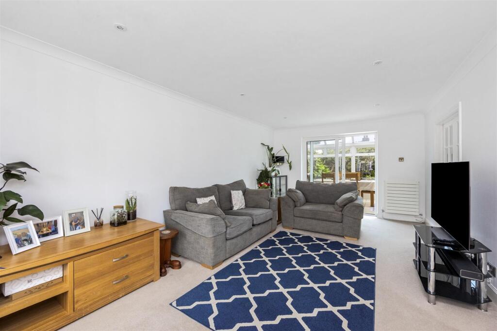 Albany Close, Worthing photo 5