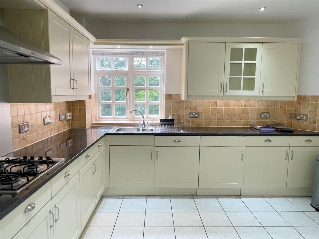 Apartment in Reading - View 3
