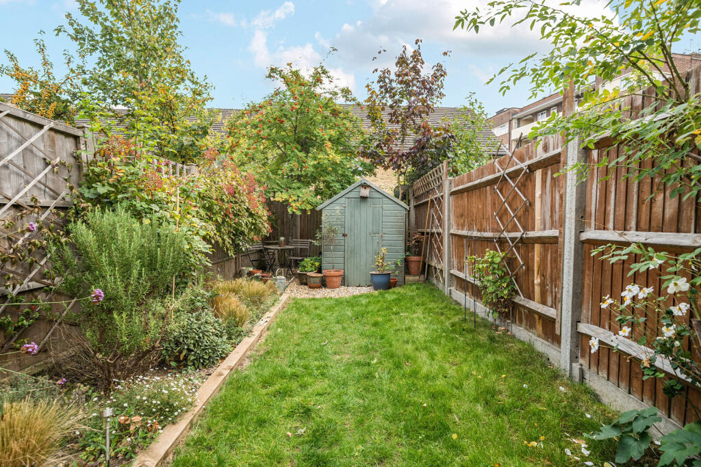 House in London, Tappesfield Estate, Nunhead - View 4