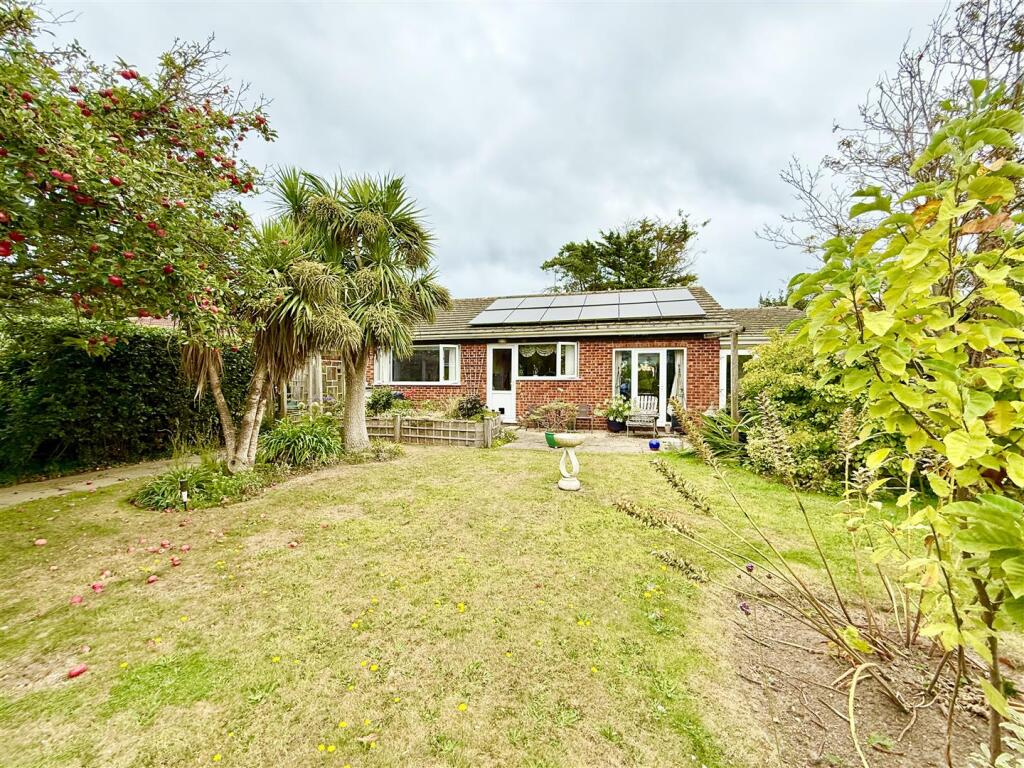 Lighthouse Lane, Happisburgh, NR12 photo 2