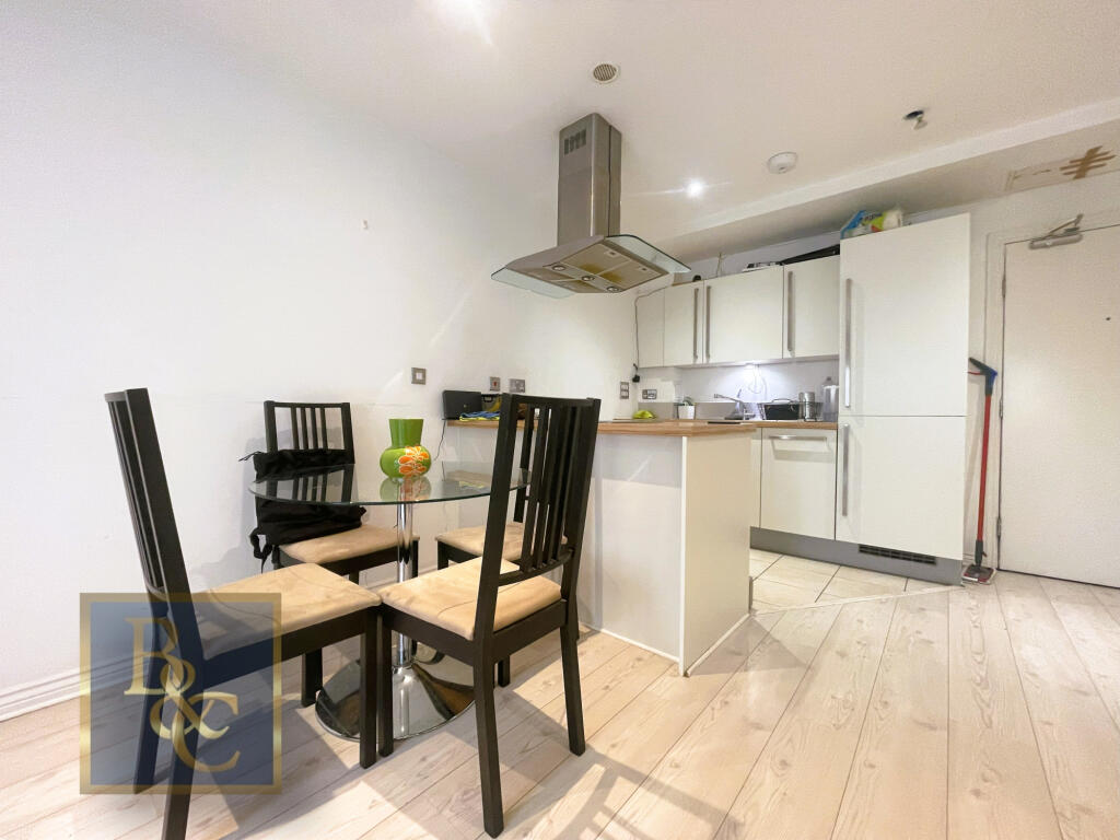 Apartment in London - More