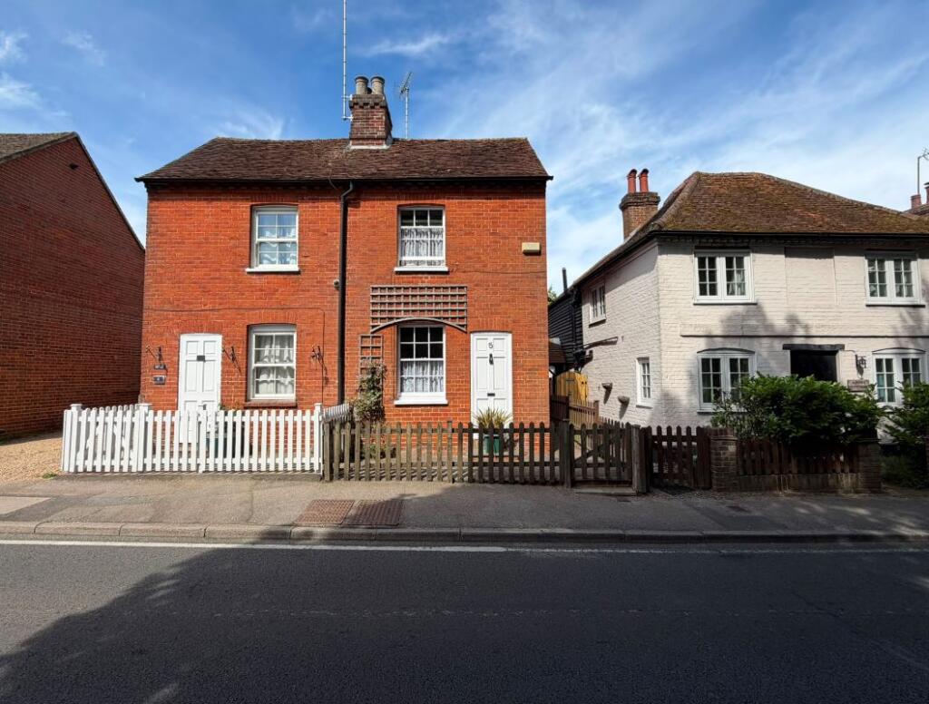 Main image of property: 5 Parkside Cottages, The Street, Guildford, Surrey, GU4 7ST