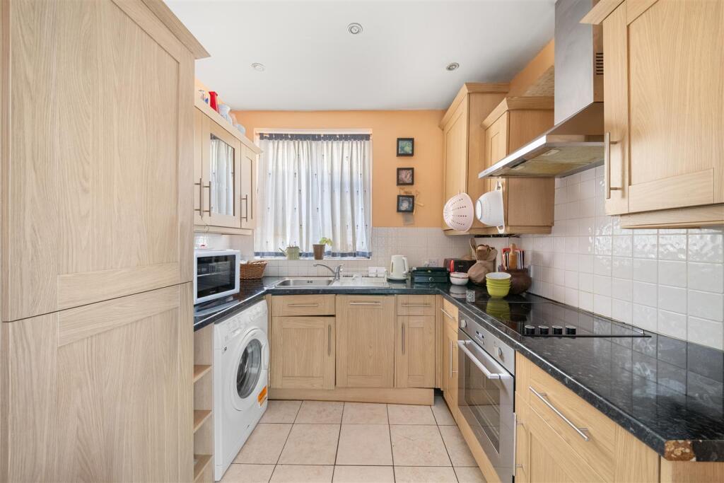House in London, Hounslow West - View 2