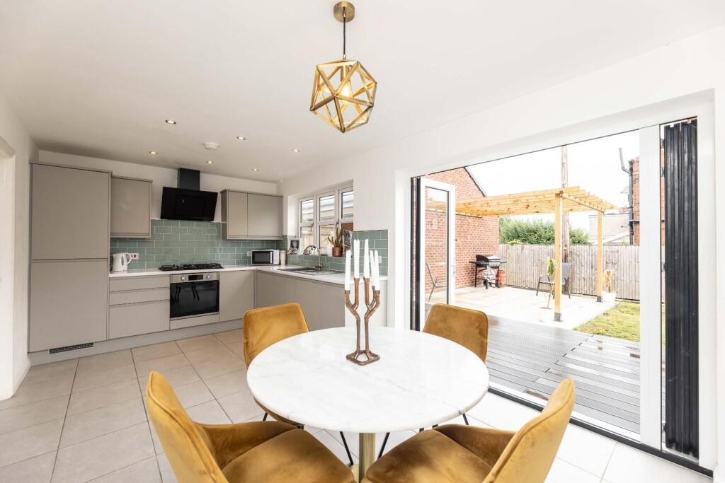 House in Wakefield - View 5