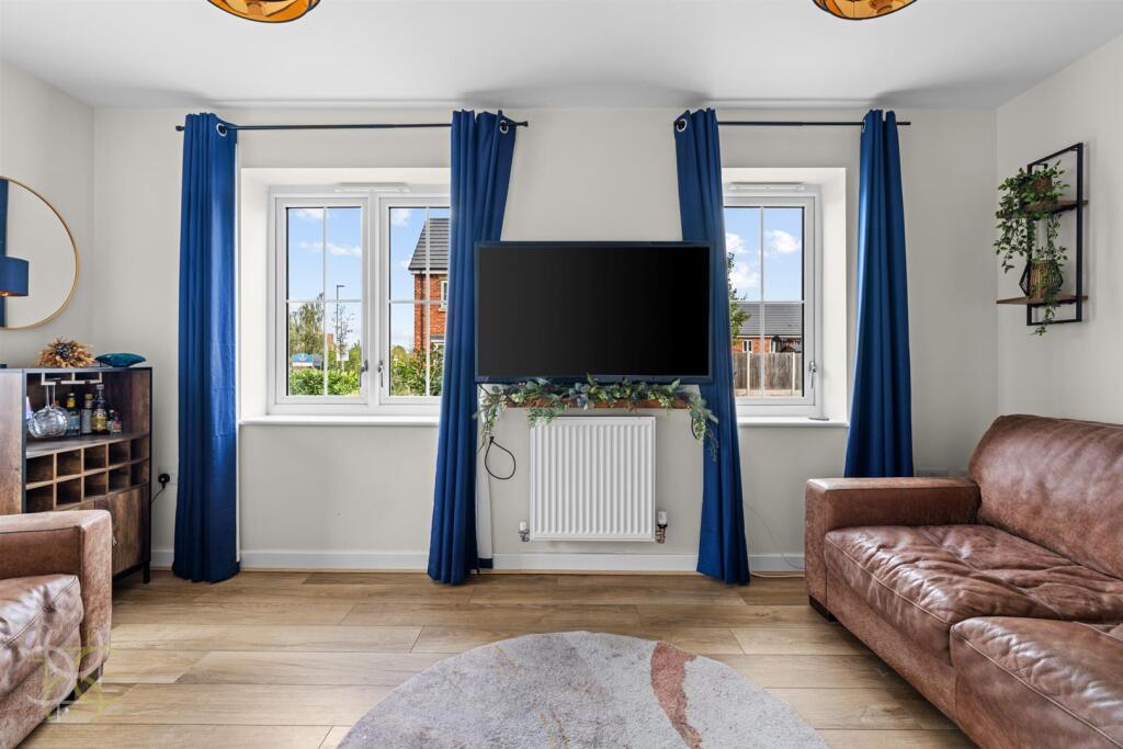 House in Worcester - View 5