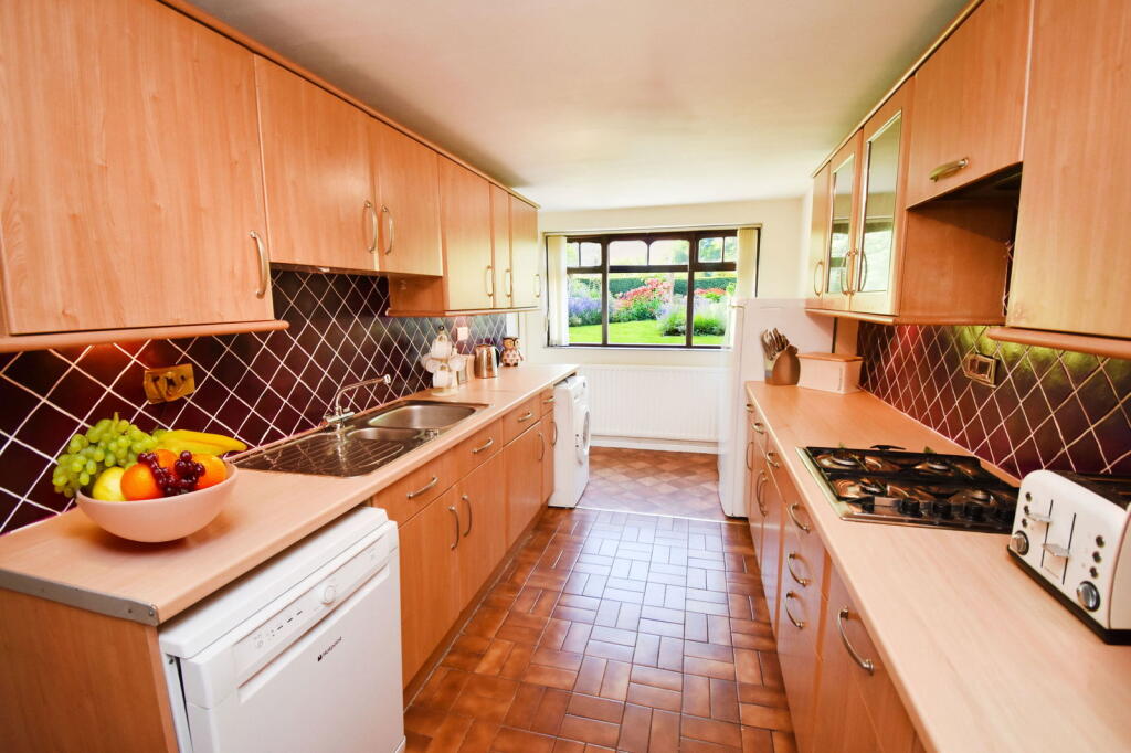 Madeley Road, Kingswinford, DY6 8PF photo 3