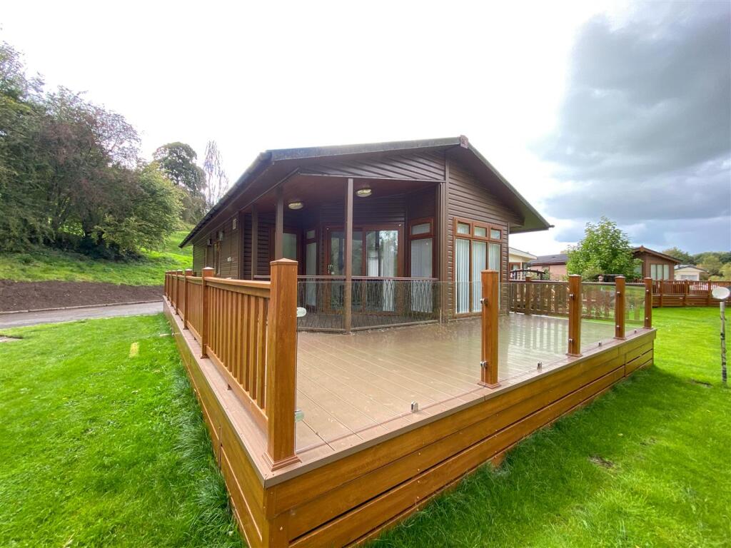 2-bed caravan on Somerford, Congleton, £150,000