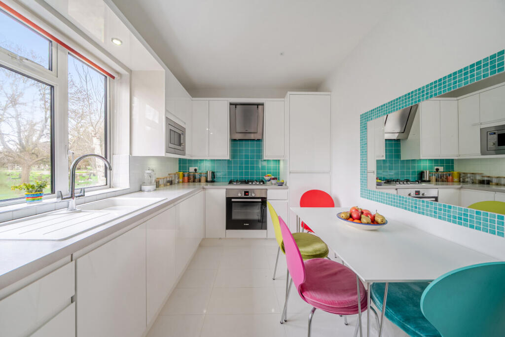 Main image of property: Lionel Road North, Brentford, London, TW8