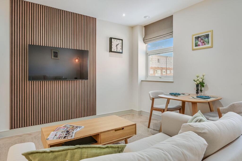 Apartment in Basildon, Billericay - View 5