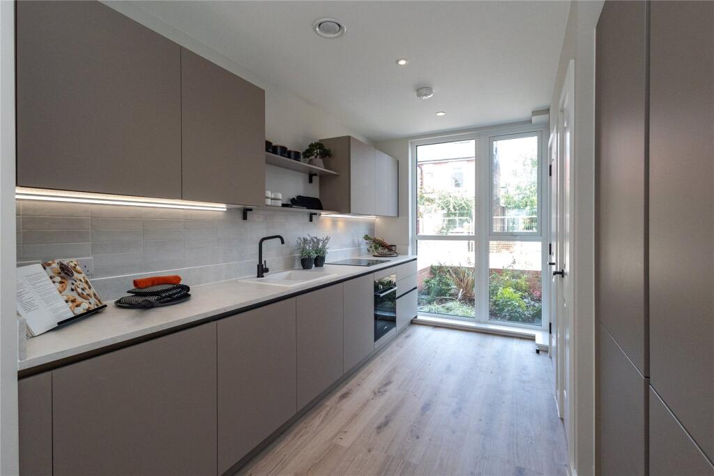 House in Manchester, Greater Manchester - More