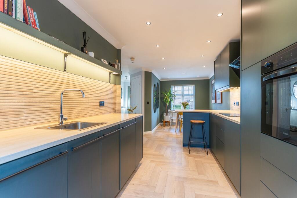 House in Newport - View 4