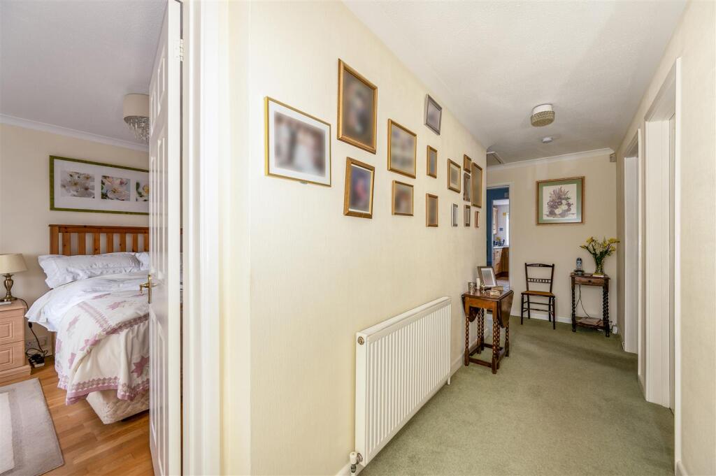 House in Clanfield - View 3