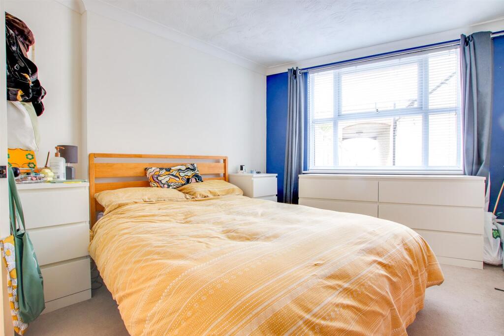 Apartment in Southampton - View 5
