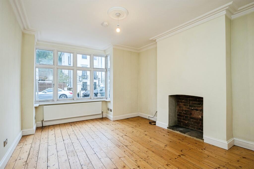 Apartment in Tunbridge Wells, Kent - View 4