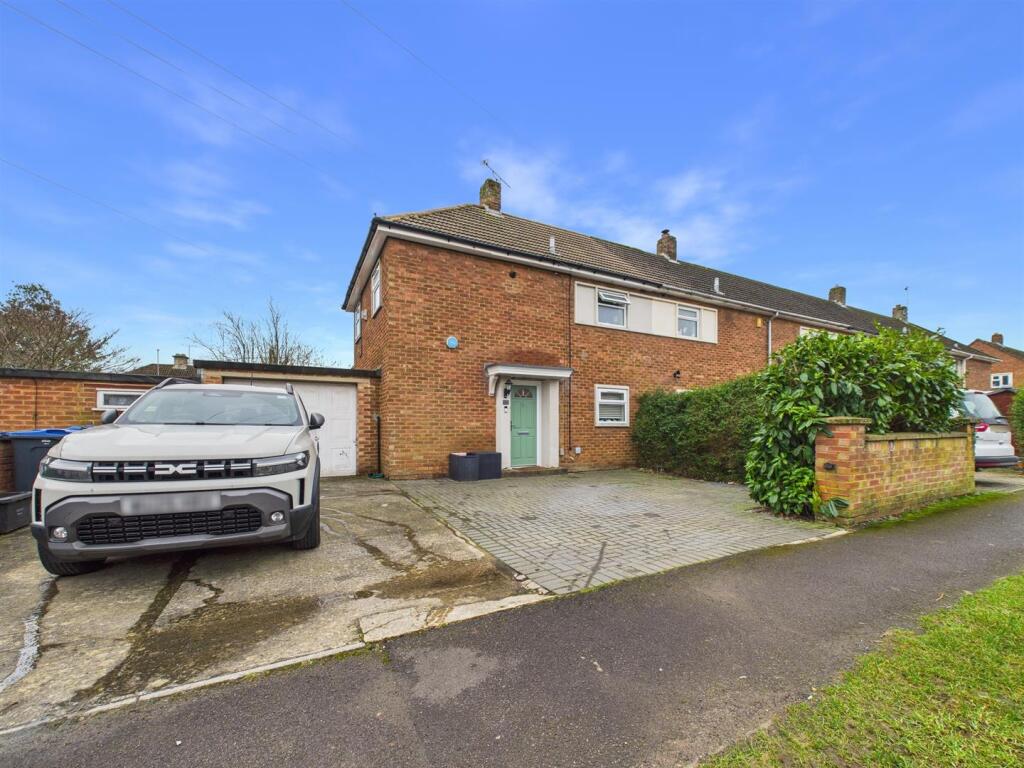 2-bed terraced on Broomfield, Chippenham, £270,000