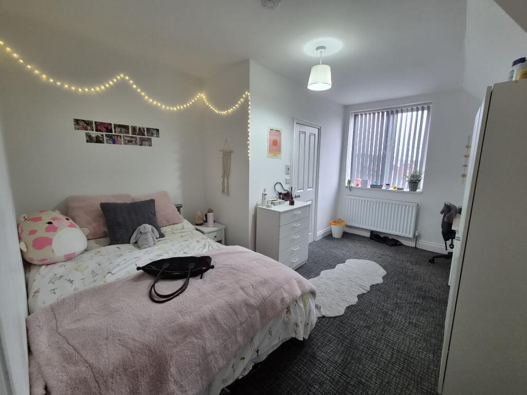 House in Nottingham, Old Lenton, Lenton - More