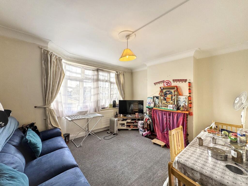 2-bed flat on Blundell Road, Edgware, HA8, £235,000