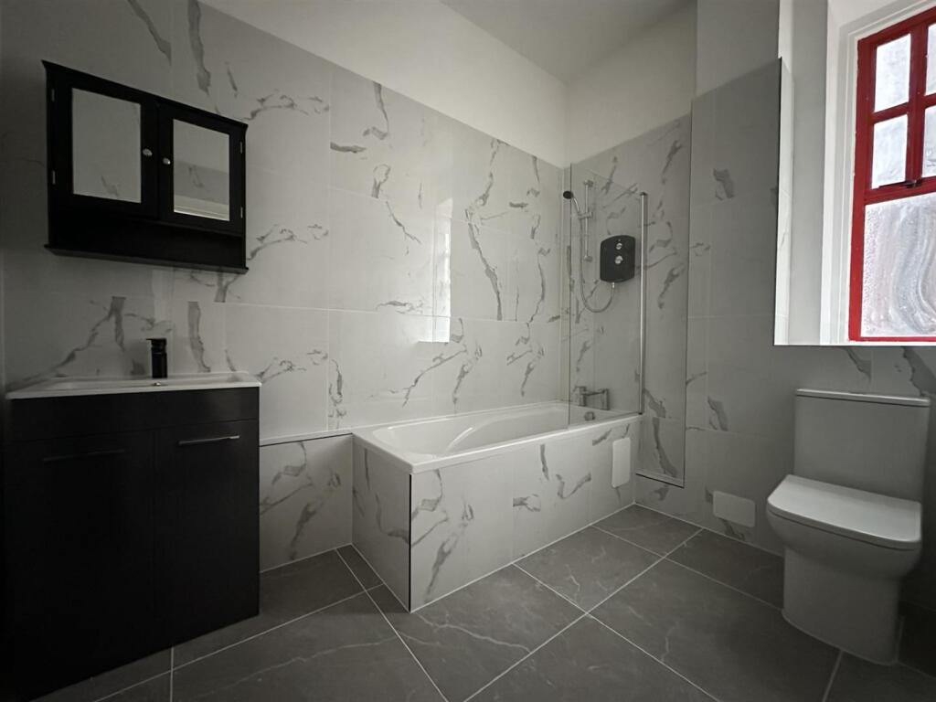 Apartment in Swindon - More
